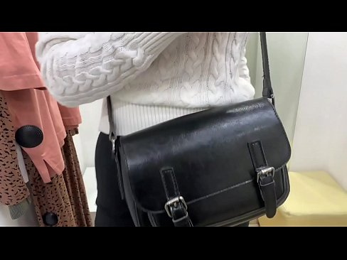 ❤️ Фитинг бөлмөсүндө жаш канчык FeralBerryди дилдо менен коомдук мастурбациялоо Секс видео ky.allo-sex.ru ️❤